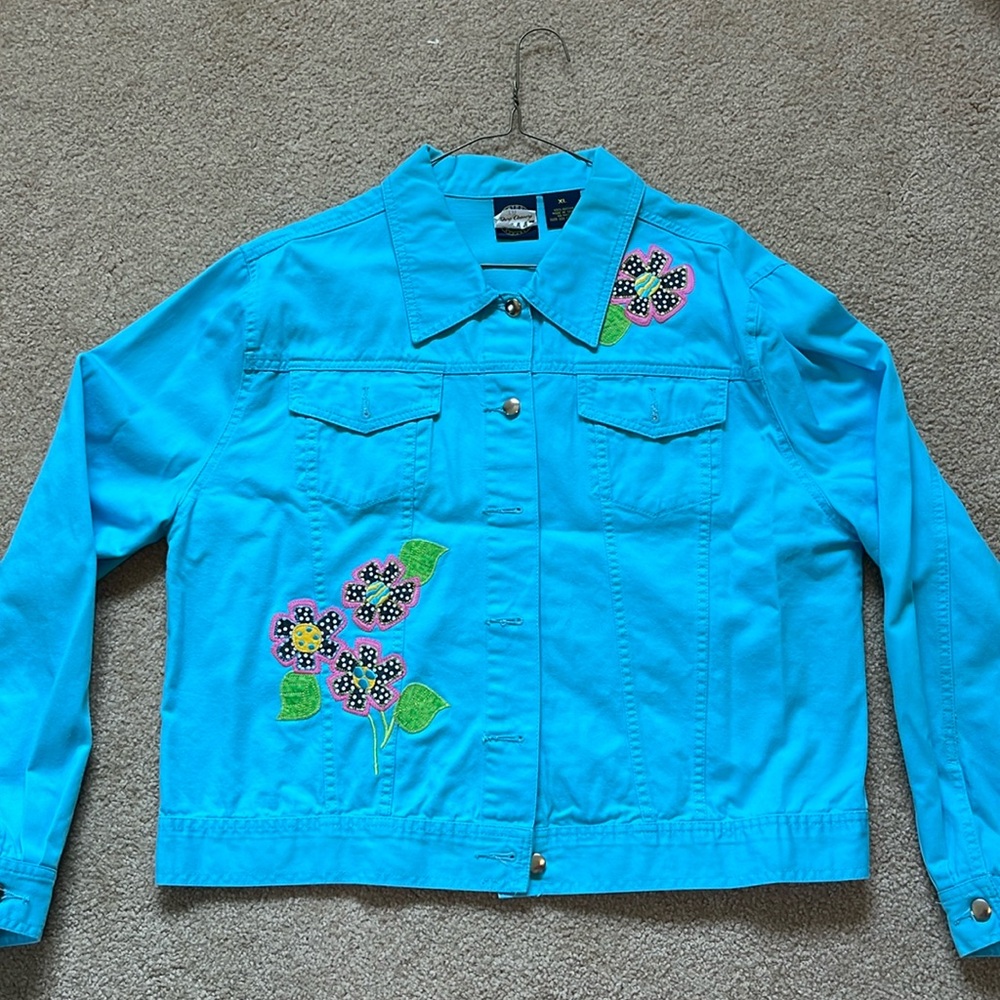 Women’s XL turquoise jean jacket with sewn festive flowers. Excellent condition